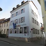 Trutzpfaff 3*